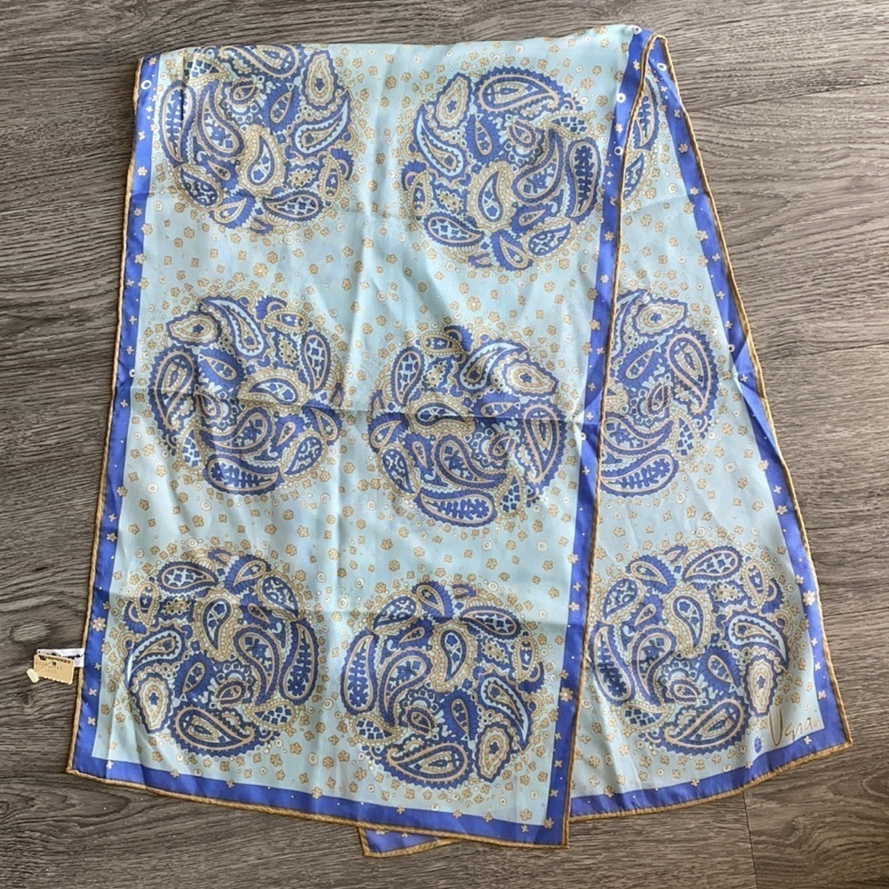 NWT Vera neumann scarf